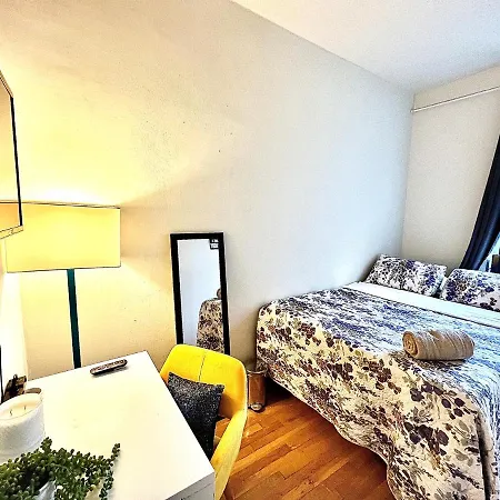Room For Rent In Upper East Side